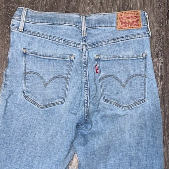 Levi's Women's 311 Shaping Skinny Jeans 27 X 32 Distressed Stretchy Light Wash - Picture 8 of 8